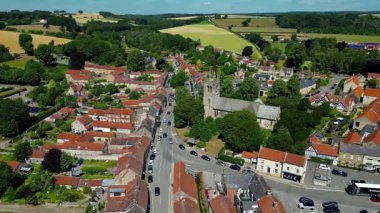 İngiltere 'nin kuzeydoğusundaki Kuzey Yorkshire' daki Helmsley pazar kasabasının hava manzarası