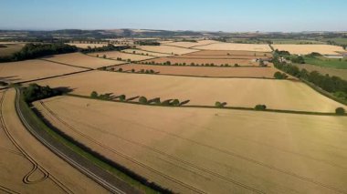 Dronlar, İngiltere 'nin kuzeydoğusundaki Kuzey Yorkshire' daki tarım arazilerine bakıyor.