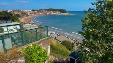 Füniküler, İngiltere 'nin kuzeydoğusundaki Kuzey Yorkshire kıyısındaki Scarborough sahil kasabasındaki kayalıkları kaldırıyor.