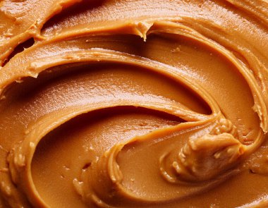 Fıstık ezmesi iyice yayılmış.