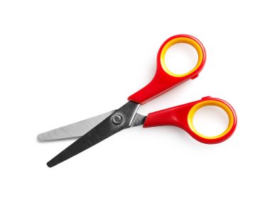 Kırmızı saplı makas beyaz arka planda, okula dönüş konsepti