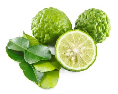 Beyaz arka plan üzerinde Bergamot ve Güney Afrika'da bir kabile kireç yaprakları