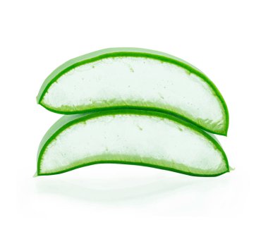 aloe vera taze yaprak beyaz arka plan üzerinde izole