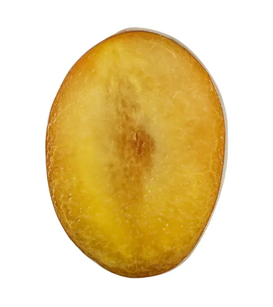 Olgun erik meyvesi yakın çekim beyaz üzerinde izole