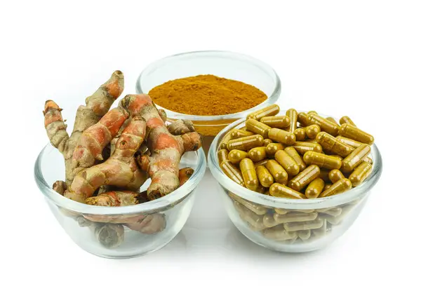 Zerdeçal (Curcuma longa L.) kök ve zerdeçal tozu alternatif tıp, spa ürünleri ve gıda içerikler için.