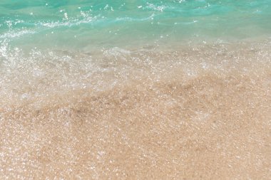 kum plaj ve okyanus dalgası