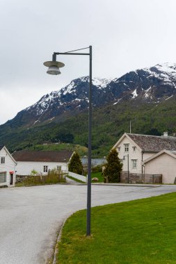 Skjolden - Norveç - 16 Mayıs 2023 - Dağ ve ev