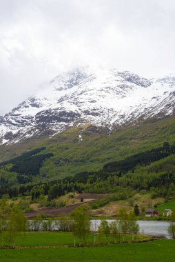 Olden - Norveç - 17 Mayıs 2023 - Dağ