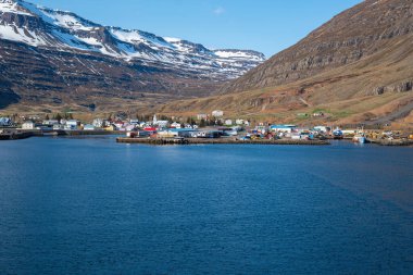 Dağ, deniz ve gökyüzü - Seydisfjordur - İzlanda - 20 Mayıs - 2023