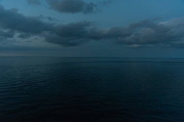 Deniz ve gökyüzünün güzel fotoğrafı