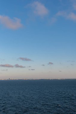 Deniz ve gökyüzünün güzel fotoğrafı