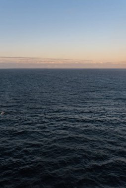 Deniz ve gökyüzünün güzel fotoğrafı