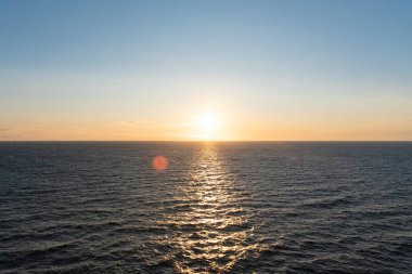 Deniz ve gökyüzünün güzel fotoğrafı