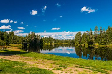 İsveç 'teki Vaesterdal Lven' in rüya gibi manzarası.