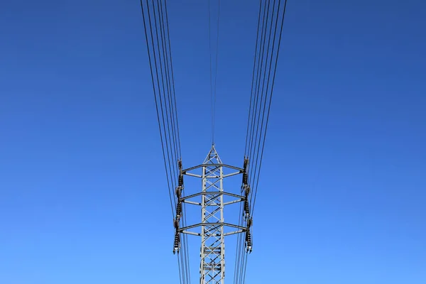 Электрический Столб Высокого Напряжения Голубым Небом — стоковое фото