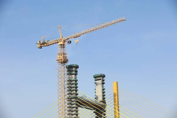 Grúa Torre Instalada Obra Puente Colgante — Foto de Stock