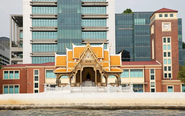 Bangkok Thailand 2023年2月17日 位于泰国曼谷Chao Phraya河附近Siriraj医院的泰国皇家亭子Siriraj Bimukstan博物馆 — 图库照片