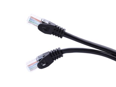 Kalıplı RJ45 tıplı ağ kabloları beyaz arkaplanda izole edildi