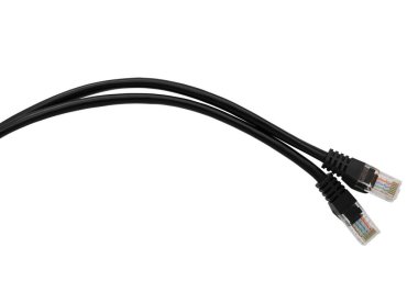 Kalıplı RJ45 tıplı ağ kabloları beyaz arkaplanda izole edildi