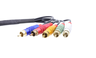 Şeffaf arkaplanda çok renkli AV kablo bağlantıları.
