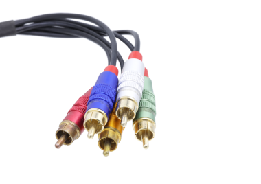 Şeffaf arkaplanda çok renkli AV kablo bağlantıları.