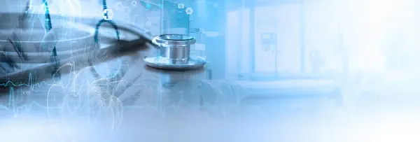 Krankenversicherung Konzept Hintergrund Arzt Mit Laptop Computer Mit Gesundheitssymbolen Telemedizin Stockbild