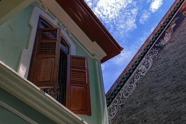 Penang, Malezya 'daki Pinang Peranakan müzesinin bir köşesinde. Bina iyi korunuyor ve şehrin mirası olarak korunuyor..