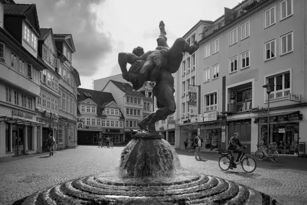 Almanya 'da küçük bir kasabada heykel