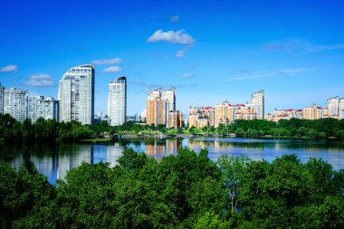 Ukrayna, Kyiv 'deki Dnipro nehri ve Obolon seti