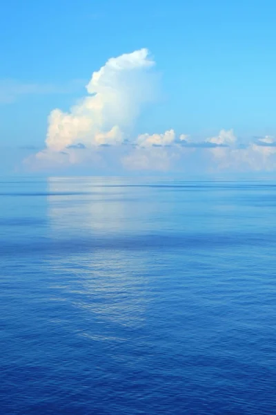 Błękitna Powierzchnia Wody Morza Karaibskiego Wybrzeże Bahamów — Zdjęcie stockowe