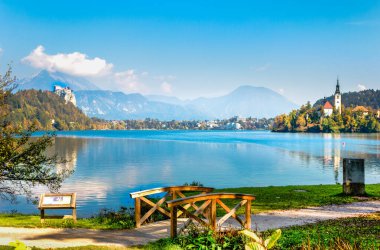 Slovenya 'daki ünlü Alp Bled Gölü (Blejsko jezero)