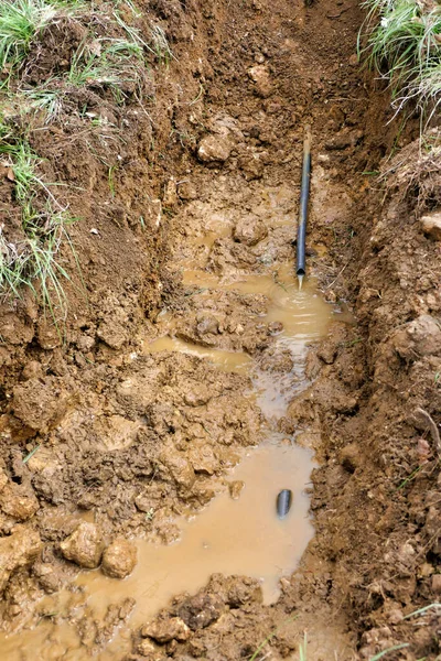 Złamana Rura Wodna Wyciekiem Wody Gleby — Zdjęcie stockowe