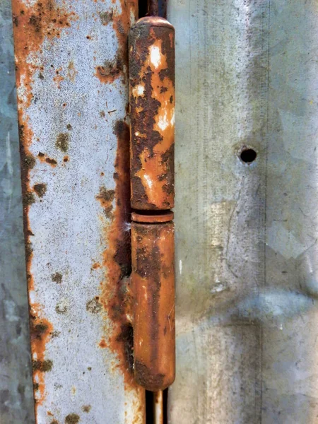 Primer Plano Una Bisagra Oxidada Utilizada Construcción Cobertizo Metal — Foto de Stock