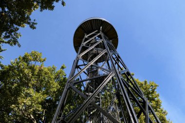 75 metre yüksekliğindeki gözlemevi, Fransa 'nın Arcachon şehrinde panoramik bir manzara sağlamak için 1863' te inşa edilmiş.