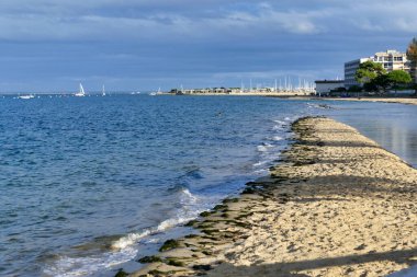 Fransa 'nın Arcachon sahilinde sular yükselince kum tükürüğü oluştu.