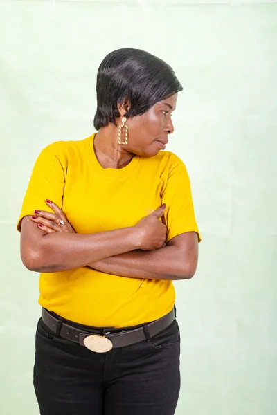 Mature Woman Yellow Shirt Standing Green Background Crossed Arms Looking — Stock Photo, Image
