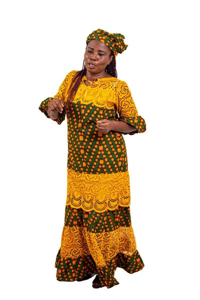 Eine Schöne Reife Frau Traditioneller Kleidung Steht Auf Weißem Hintergrund — Stockfoto