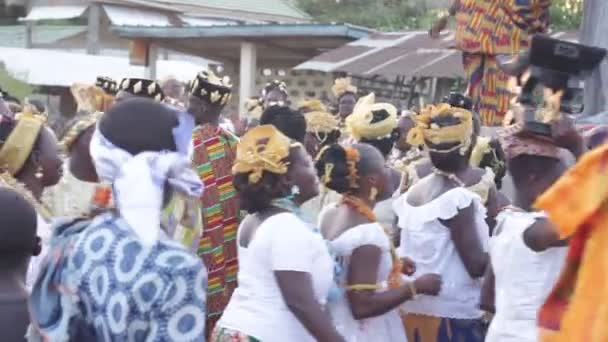 Allp Elfenbenskusten Augusti 2018 Män Och Kvinnor Klädda Traditionell Klänning — Stockvideo