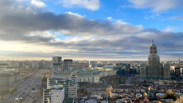 Вид Одну Центральних Вулиць Астани Хмари Швидко Рухаються Небу Астана — стокове відео