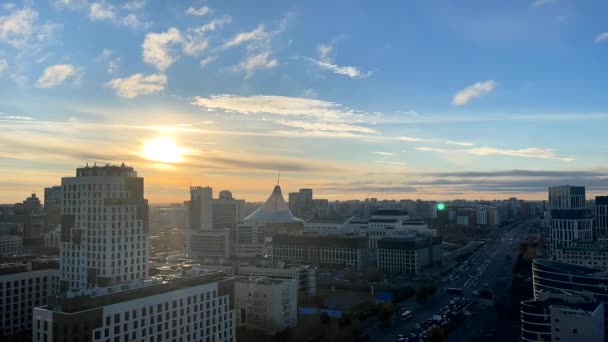 Blick Auf Eine Der Zentralen Straßen Von Astana Wolken Ziehen — Stockvideo