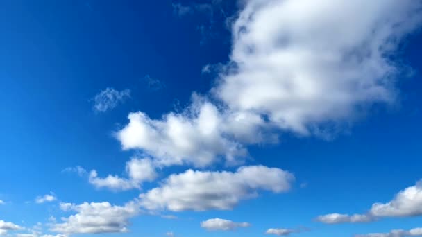 Witte Wolken Blauwe Lucht Tijdsverloop Video — Stockvideo