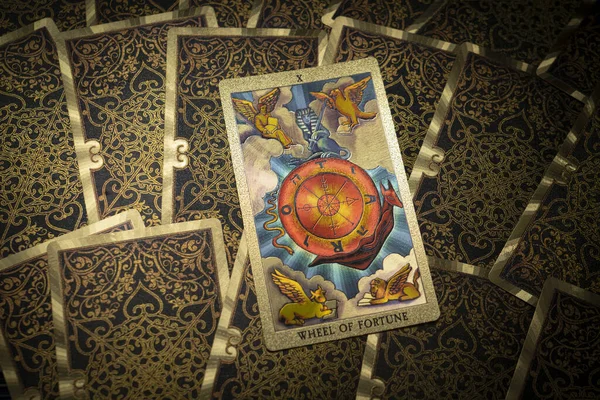 Des Cartes Tarot Dorées Sur Table Carte Major Arcana Roue — Photo