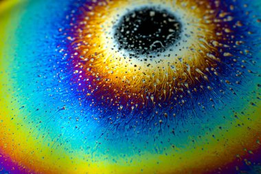 Yanardöner, parlak, soyut sabunlu su arka planı. Ekran koruyucu için alan arkaplanı. Yüksek kalite fotoğraf