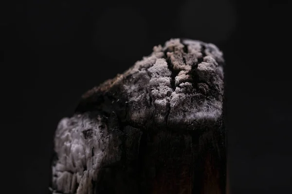 Nahaufnahme Eines Palo Santo Sticks Auf Schwarzem Hintergrund Hochwertiges Foto — Stockfoto