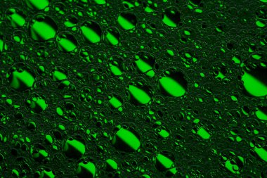 Yeşil sabunlu su kabarcıklarının soyut arkaplanı. Yüksek kalite fotoğraf
