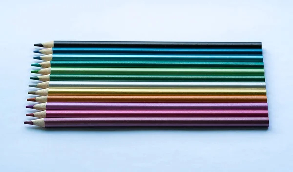 Kolorowe Ołówki Metalicznym Połyskiem Zbliżenie Tło Miejscem Tekst Wysokiej Jakości — Zdjęcie stockowe
