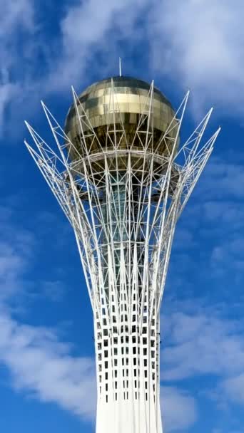 Astana Kazajstán Abril 2023 Baiterek Contra Cielo Azul Con Nubes — Vídeos de Stock