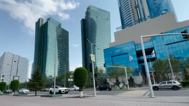 2023年5月 哈萨克斯坦阿斯塔纳 阿斯塔纳中心街道之一的建筑物和道路的视图 高质量的4K镜头 — 图库视频影像