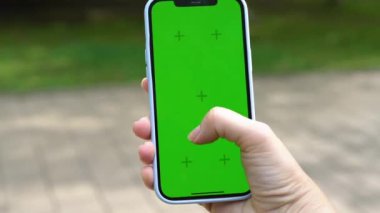 Yakın plan akıllı telefon ekranı. Yeşil ekran, krom anahtar. Yüksek kaliteli FullHD görüntüler