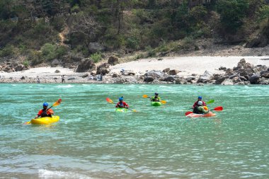 Hindistan, Rishikesh, Mart 2024. Ganj Nehri 'nde rafting. Yüksek kalite fotoğraf